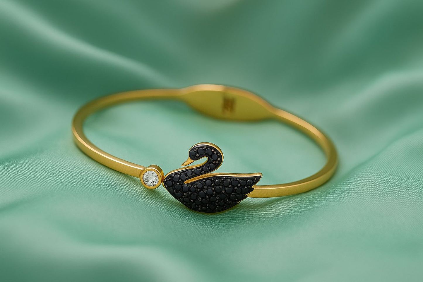 Single Black Swan Stainless Steel Bracelet – Gold (Elegant & Timeless Design)