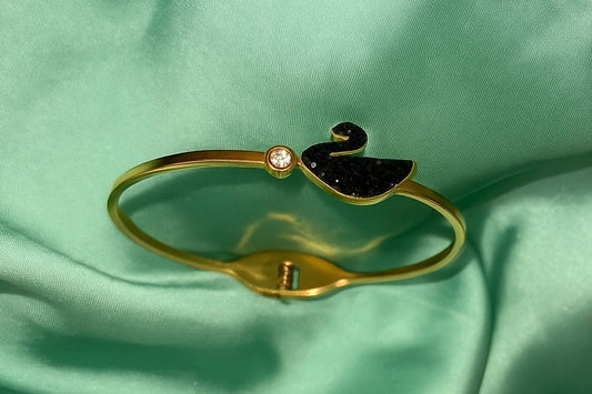 Single Black Swan Stainless Steel Bracelet – Gold (Elegant & Timeless Design)
